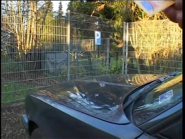 Ξανθιά κοπέλα ξεσκίζεται από πολλές διαφορετικές πούτσες