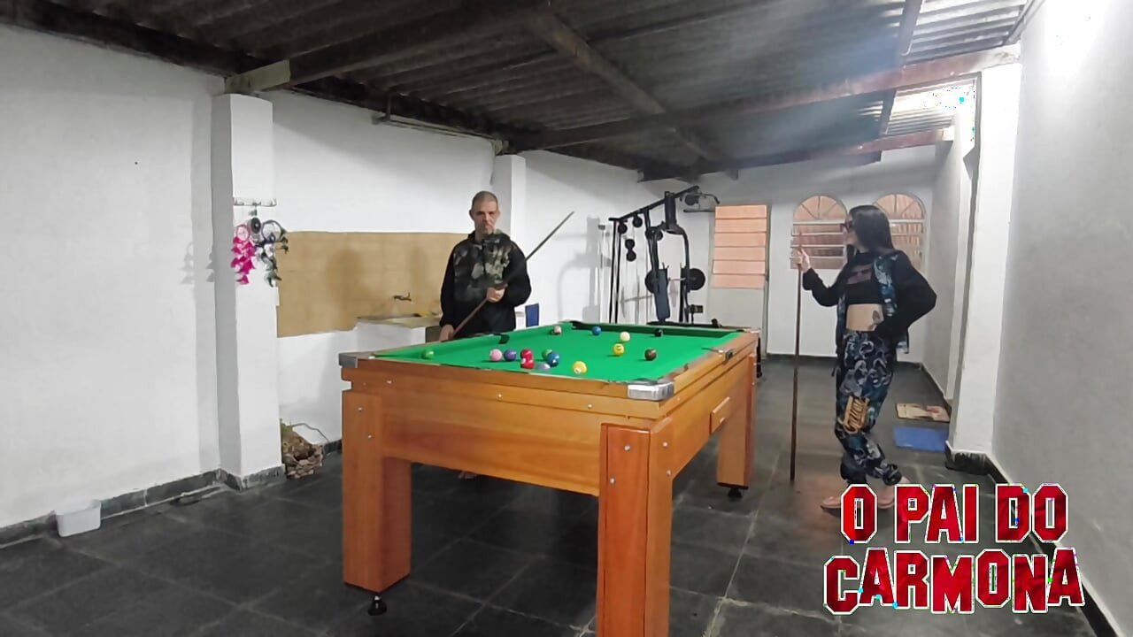 dejando a la flaca deliciosa desnuda en el juego