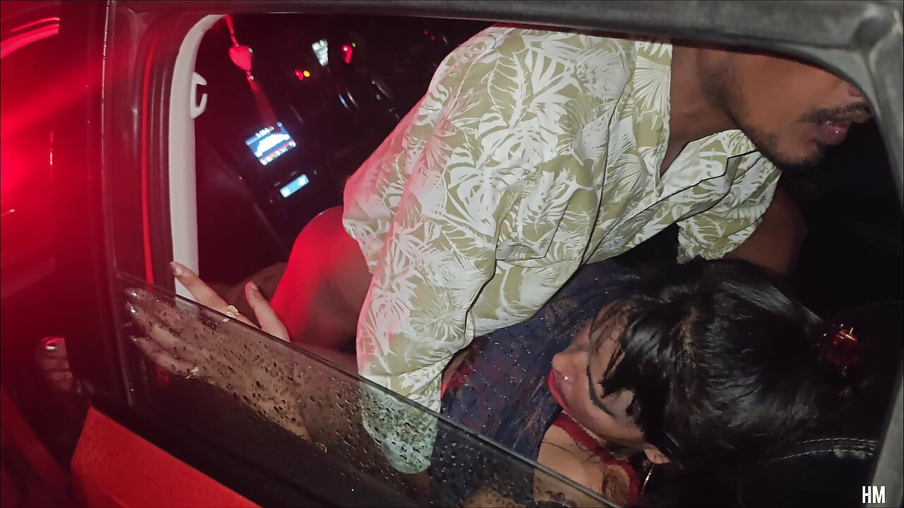 INDIAN ASIAN DESI COUPLE HAVING HARDCORE FUCKING IN THE CAR