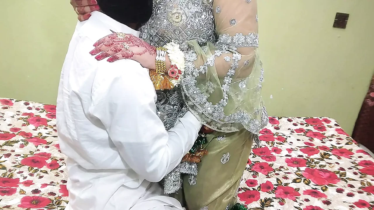 Indian Desi Girl Fucked Hard Before Her Wedding💦 Beautiful Hot Girl ko Mehndi Wali Raat He Chod Diya