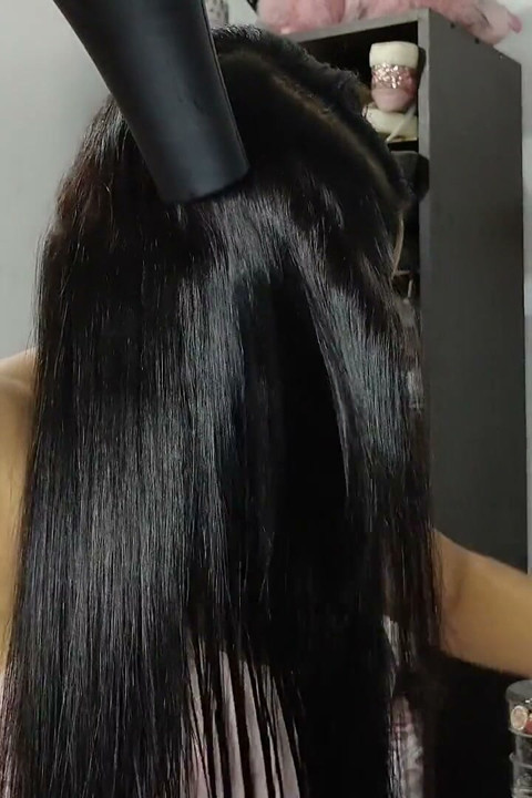 Pagpapatuyo at Pagsuklay ng Aking Mahabang Buhok