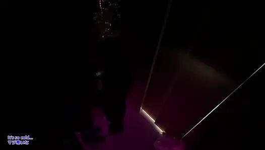 Seks lift. Gedung kantor saat liburan.