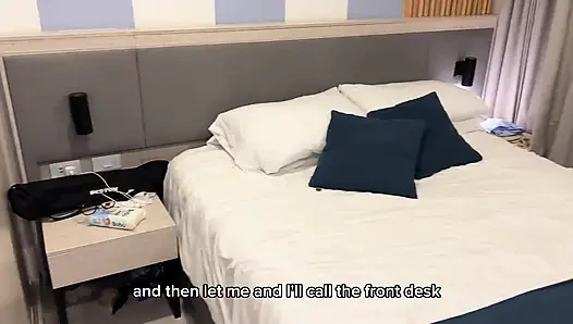 Üvey kız kardeşimle aynı otel yatağını paylaştım ve her şey kontrolden çıktı