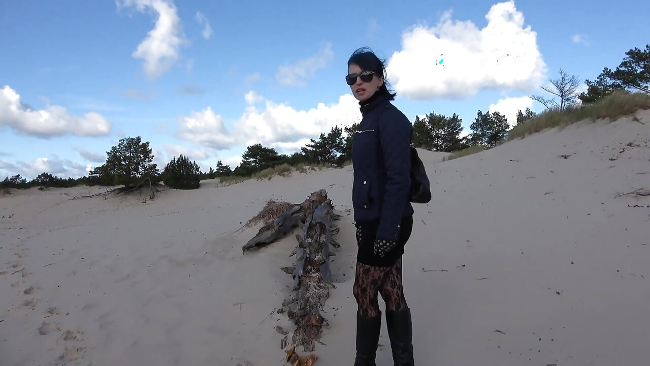 Kink on the sandy dune