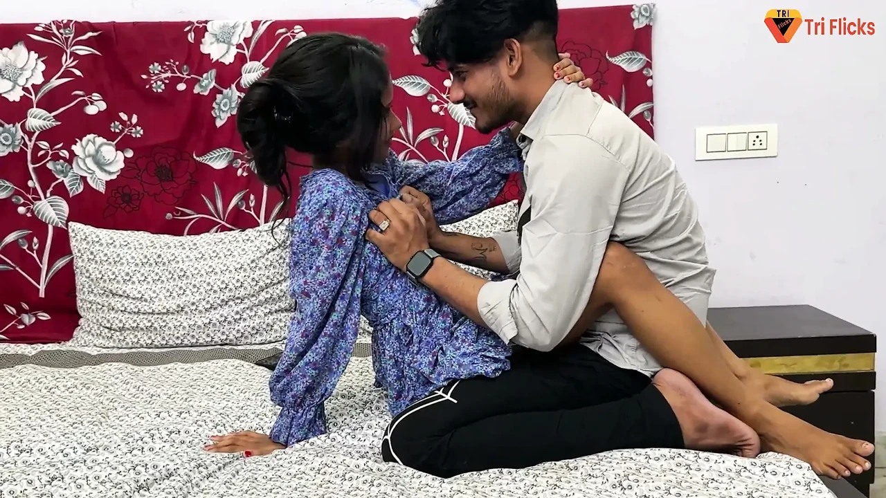Romantic Couple ka happy moment