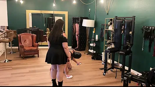 Mature Latex Dominatrix Commands Leashed Naked Slaves