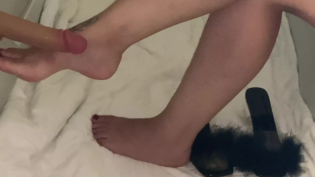 My fan wants to cum on cam and I make him cum licking my feet with red nail polish