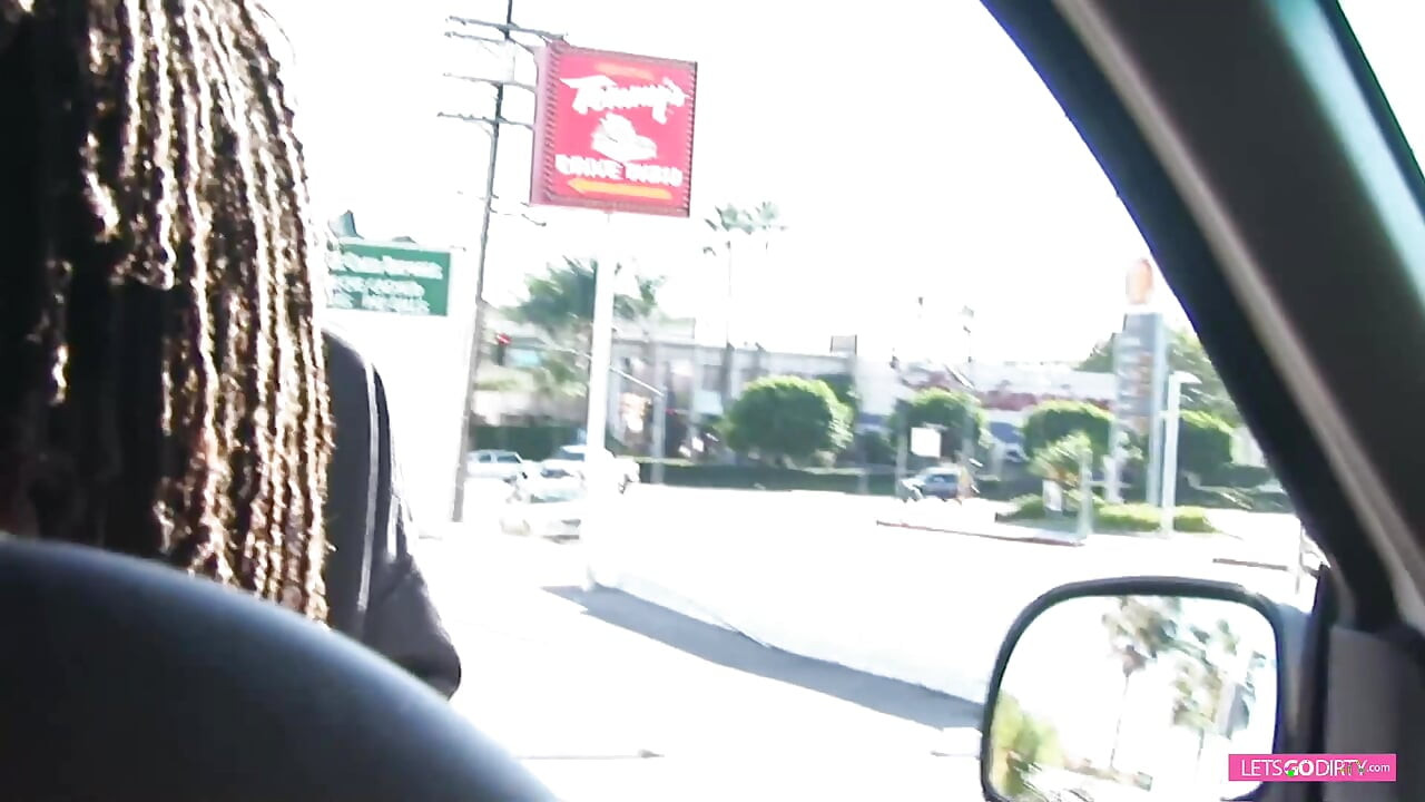 Polla negra muy larga en su linda morena