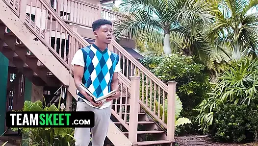 Paisley paige si cewek toket besar alami dientot habis-habisan sampai dicrot di dalam