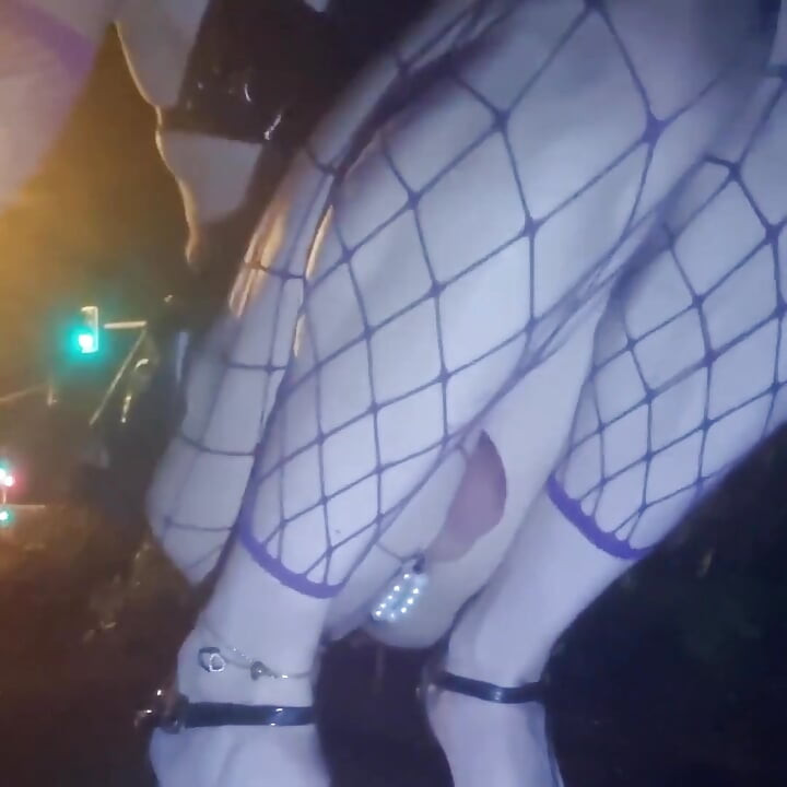 A Whore in a Mini-skirt Ras Du Cul, on the Edge of the Nationale 7 in Brunoy. 2h00 Vanessabitchx Parischiennetrvprod
