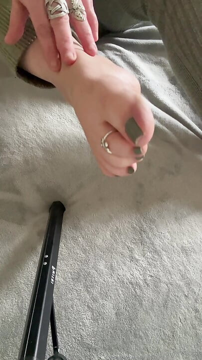 8 นาทีแห่งความสุขบริสุทธิ์ต่อหน้าเท้าคนสวยของกู