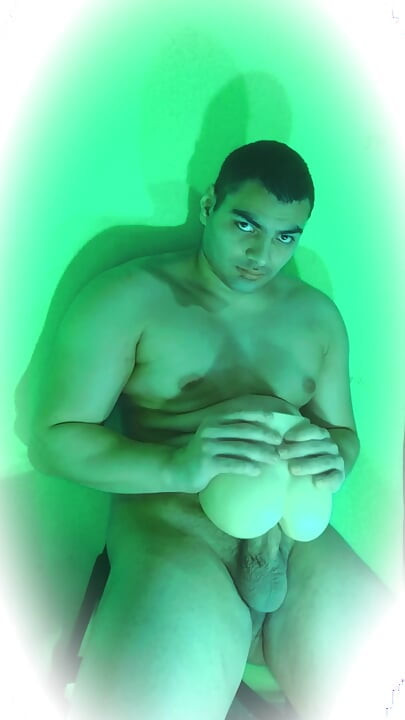Green - Masturbation - Cristopher Rebellato - Big Penis - Vertical Video - Muscular