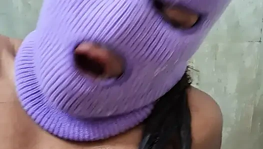 Desi Bhabhi peed while taking a bath