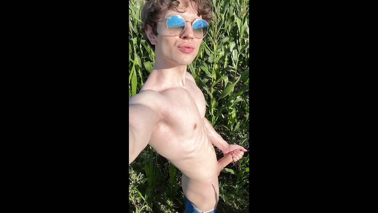 差点被抓到在户外撸管并射出大量