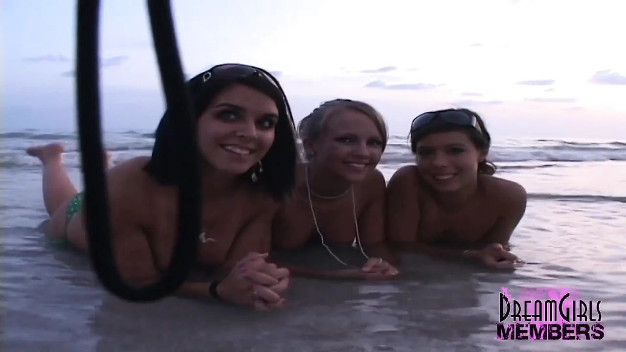Three All Natural College Cuties Flash at the Beach