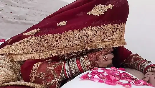 Suhagrat - ilk düğün gecesi seksi - yeni Hintli ateşli çift