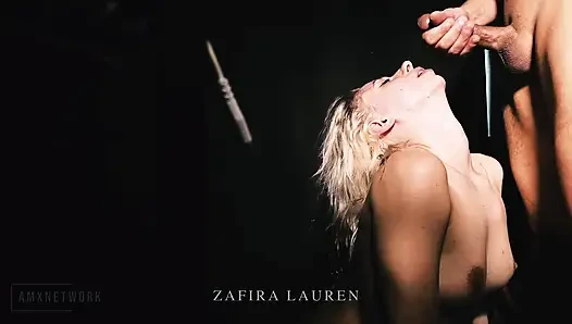 Faphouse modeli Zafira Lauren yine dölle kaplanıyor