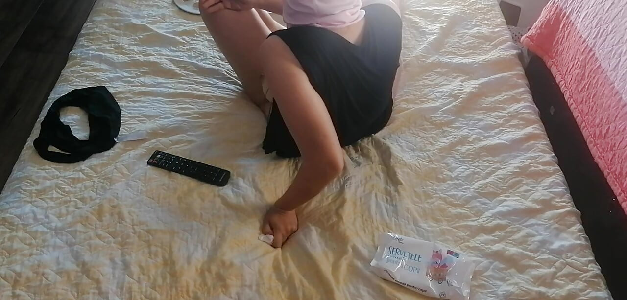 Sexy wife serves breakfast in the bedroom. Lick the wife's juicy pussy until orgasm.