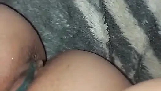 Gadis maja orgasme memek