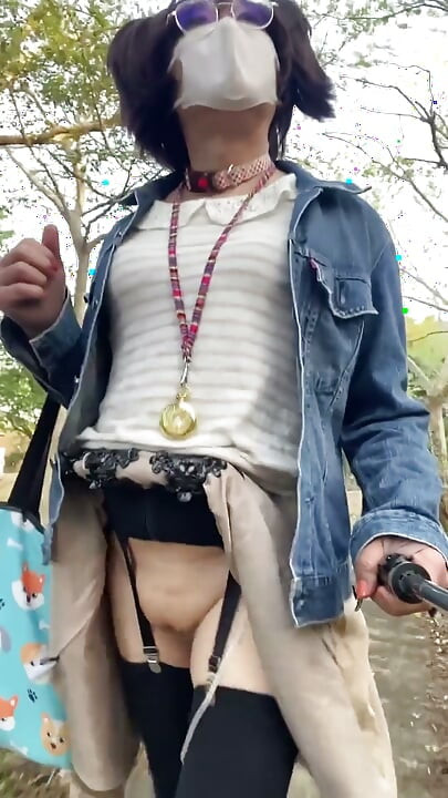 No203 昼間の公園でタックおまんこ露出散歩