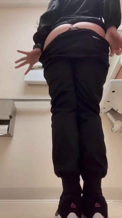 Ass spread