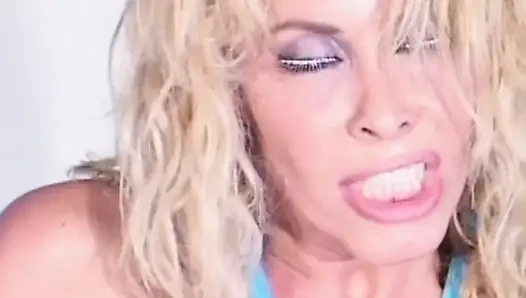 Milly D'abbraccio Nimmt Einen Schönen Schwarzen Schwanz in Ihrem Arsch