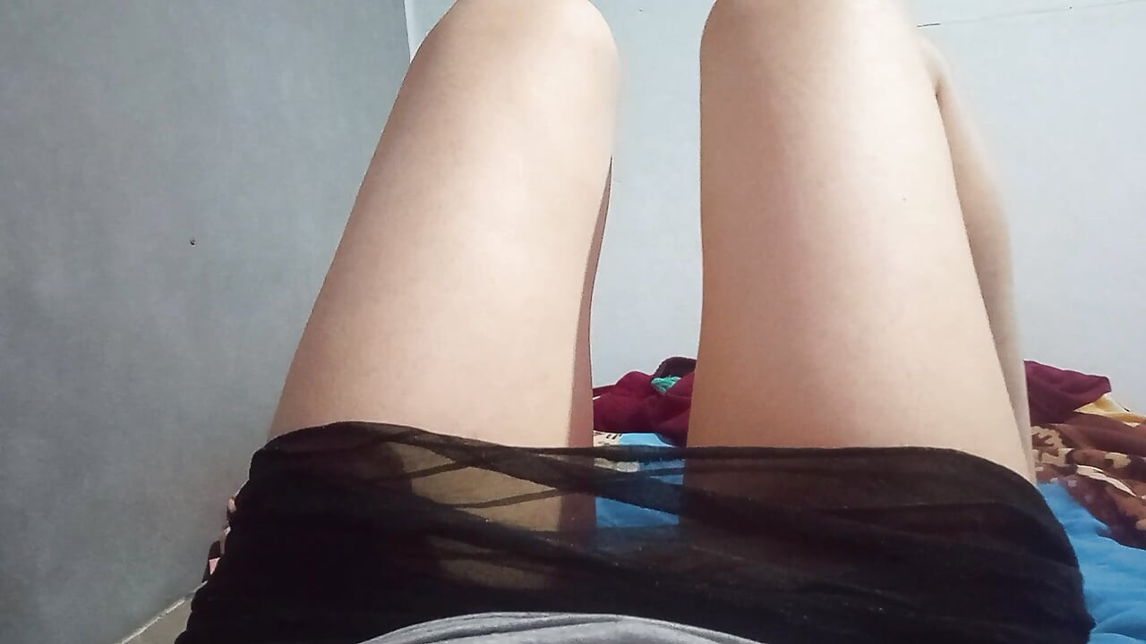 The happy ending with real masturbation. She shows off her beautiful legs.