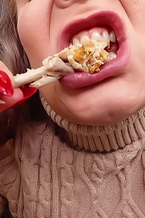 Miss Whitney Morgan: Ăn thịt gà chiên asmr