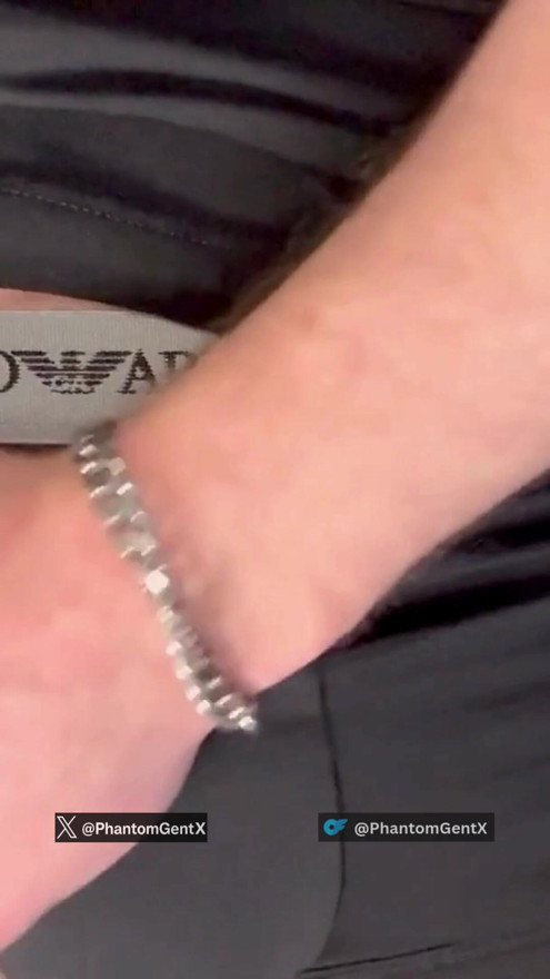 Strong grip around the base - PhantomGentX