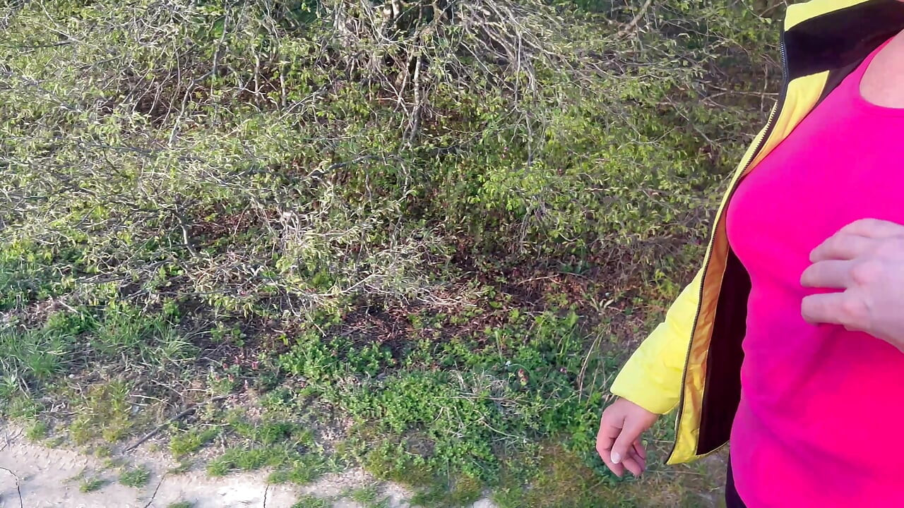 The Anal Granny Outdoors!!!