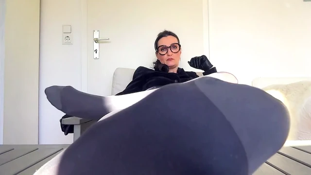 Sniff your stepmom's foot pussies and cum play