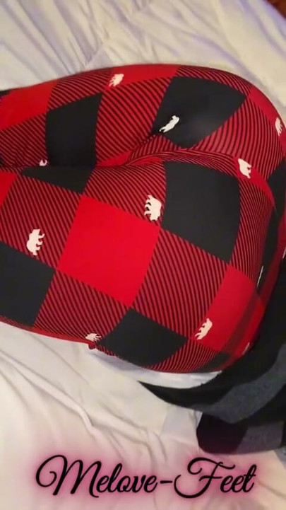 Melove Sexy Butt In Tight Red & Black Pants | klip 1