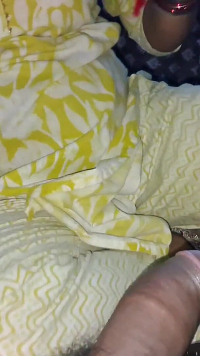 هندي 18+ صديقة اللسان مص ونائب الرئيس في الفم | مقطع 1