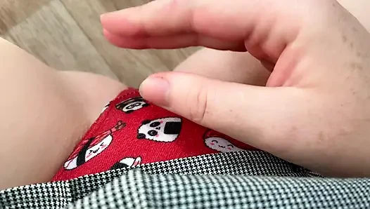 İlk mastürbasyon videom + kırmızı külotla fışkırtıyor