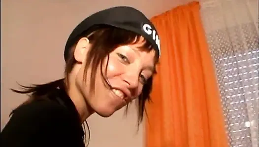 Yaşlı ve genç üçlü sarışın orta yaşlı seksi kadın amcık yalıyor büyük yarak emiyor