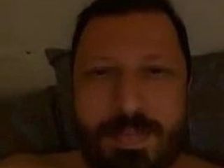 Erkan Gurle masturbiert mit einem Schwulen vor der Webcam