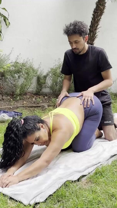 Yoga Class  with Gali Diva Mexico | Clip 1