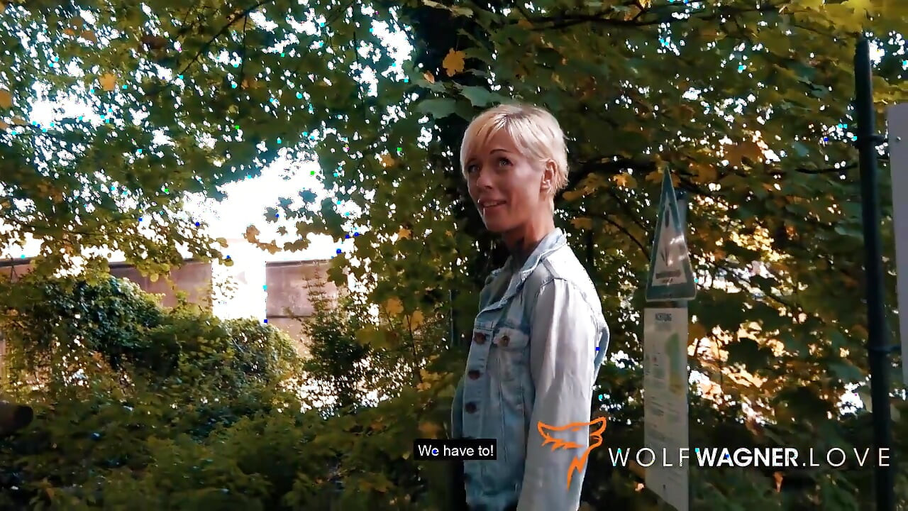 Hete underfucked milf Vicky Hundt is gemakkelijk weg te neuken! WOlf Wagner