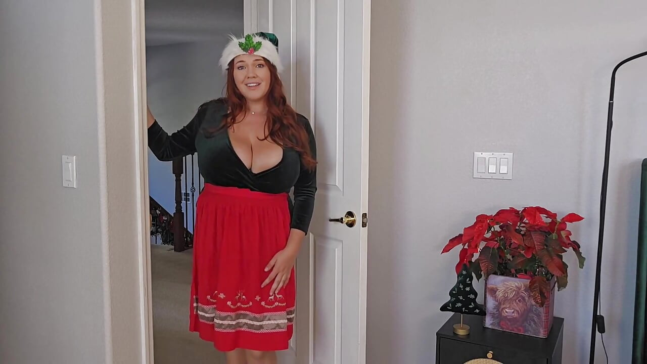 Tatlı üvey anne bakire üvey oğlunun Noel ruhu almasına yardım ediyor