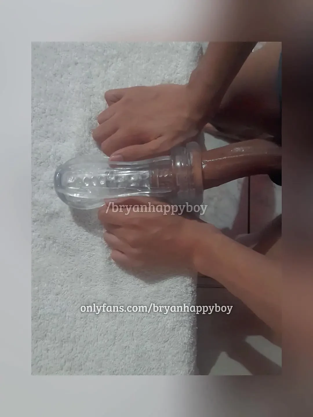 Twink lucu meniduri memek saku untuk pertama kalinya