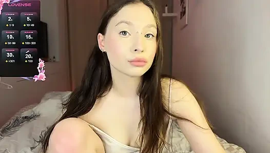 AKU BERDIRI DENGAN KANKER DAN MENUNJUKKAN PANTATKU YANG ELASTIS