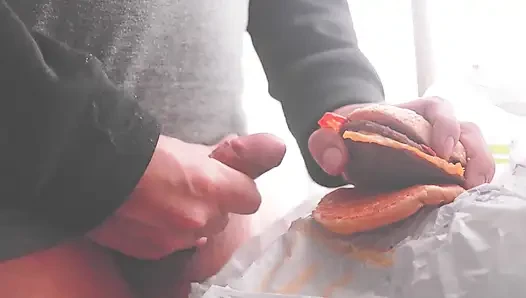 Ben kalın olana kadar çizburger sikiyorum