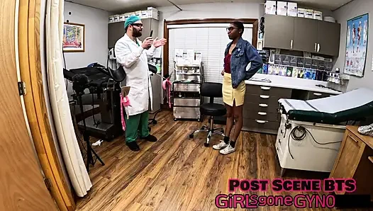 Fisik pintu masuk Universitas Tampa - daisy Mynx