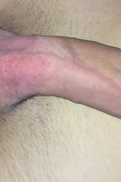 生徒は巨大なチンポと大量の精子を持っています。