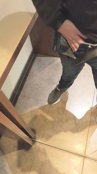 I masturbate early in the morning at work and I'm mildly but surely aroused.