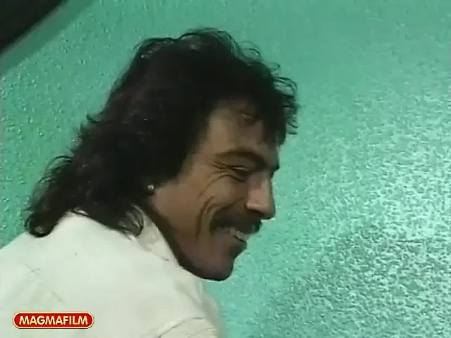 The Street Flirt Was Almost Broken off at the Last Second