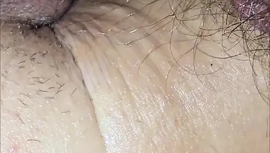 Istri seksi ingin aku mengisinya sebelum tidur