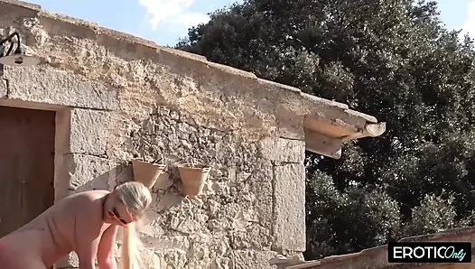 Отчим и пасынок делят его сводную сестру