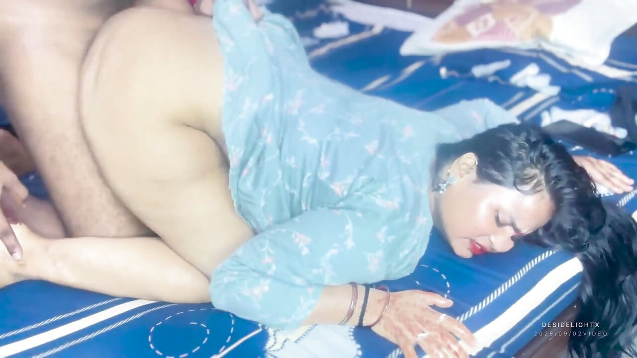 Cha dượng bắt gặp tôi móc cua âm hộ của tôi và bỏ tôi, video tiếng Hin-di chudai