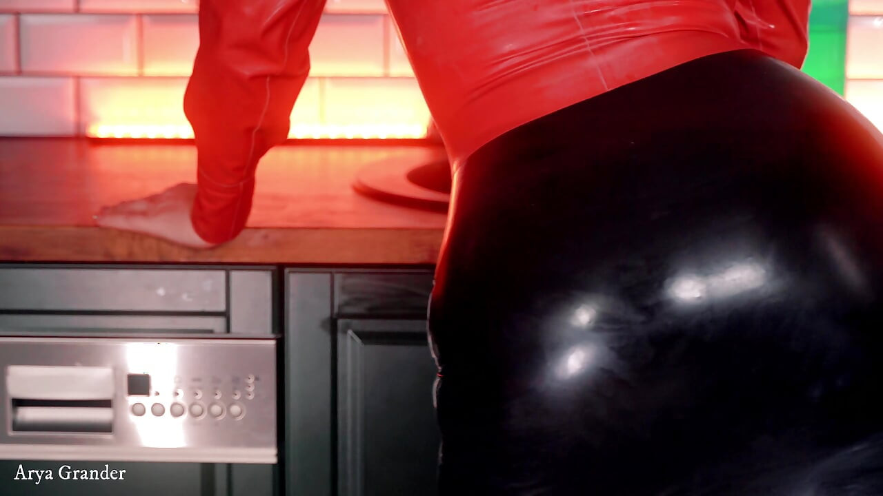 Latex Tease - sexy milf seduce